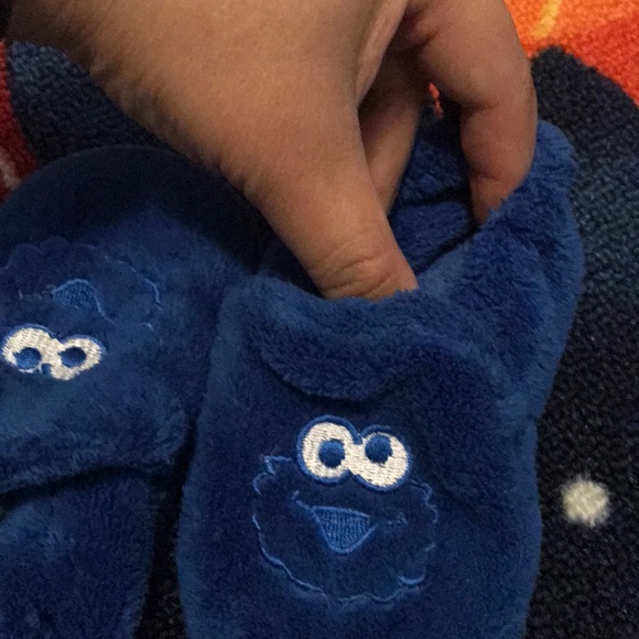 Sesame Street Cookie Monster house shoes (unisex) - Picture 5 of 5